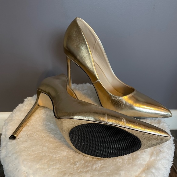Gold heels - Picture 4 of 7